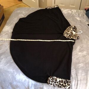 EUC women’s black soft cape w/leopard faux fur trim. Size L/XL
